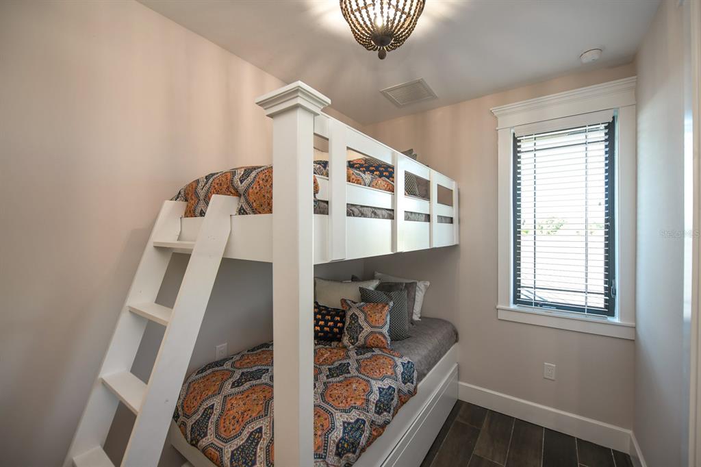 340 Jackson Drive Sarasota, FL 34236 - Photo 35 of 100