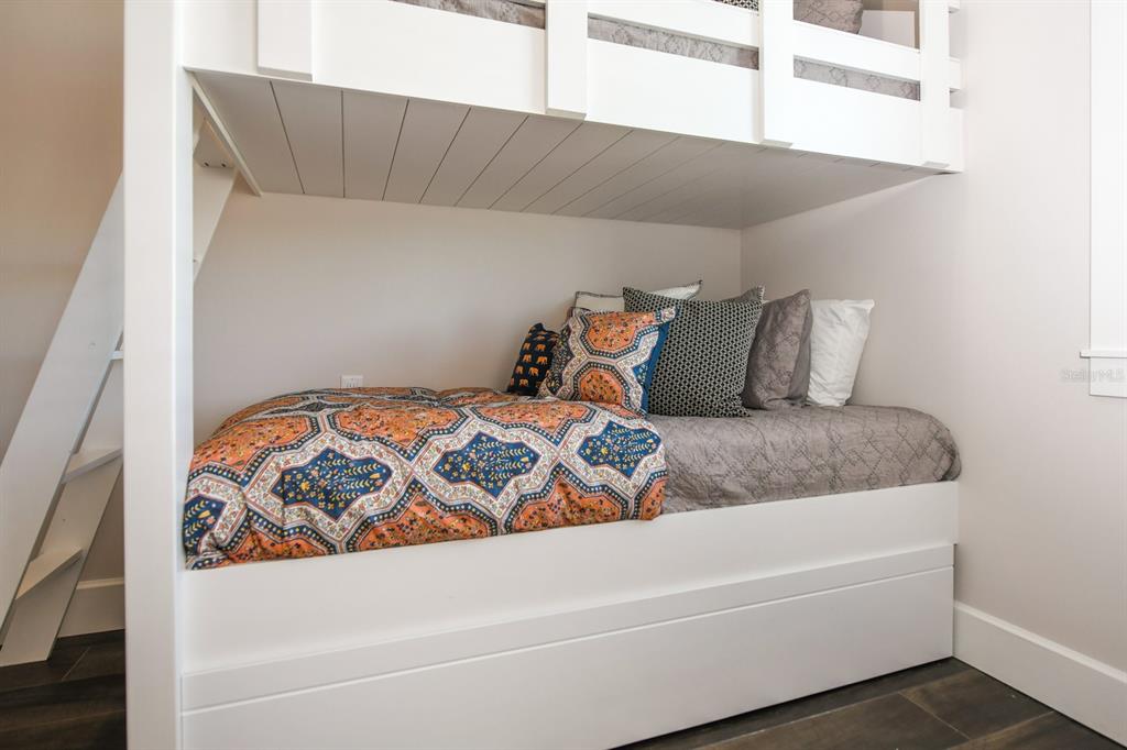 340 Jackson Drive Sarasota, FL 34236 - Photo 36 of 100