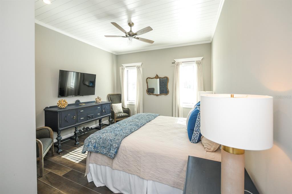 340 Jackson Drive Sarasota, FL 34236 - Photo 38 of 100