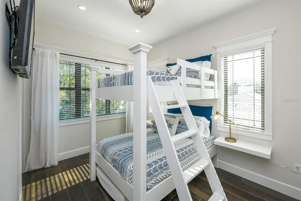 340 Jackson Drive Sarasota, FL 34236 - Photo 41 of 100