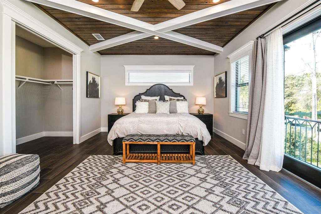 340 Jackson Drive Sarasota, FL 34236 - Photo 47 of 100 a bedroom with a bed and a window