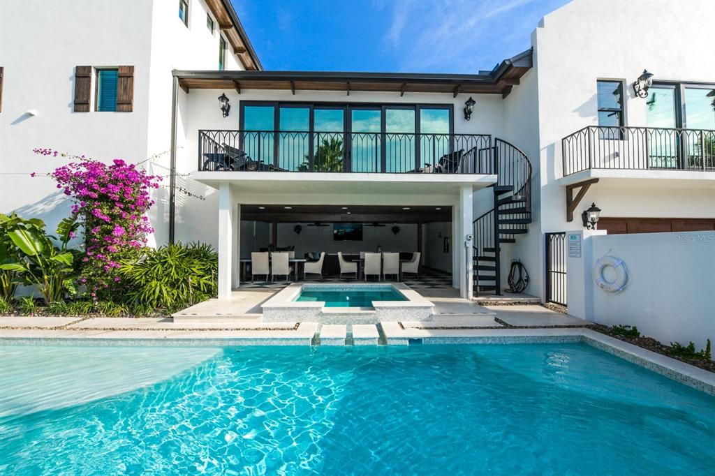 340 Jackson Drive Sarasota, FL 34236 - Photo 5 of 100 a view of a house with a yard porch and sitting area