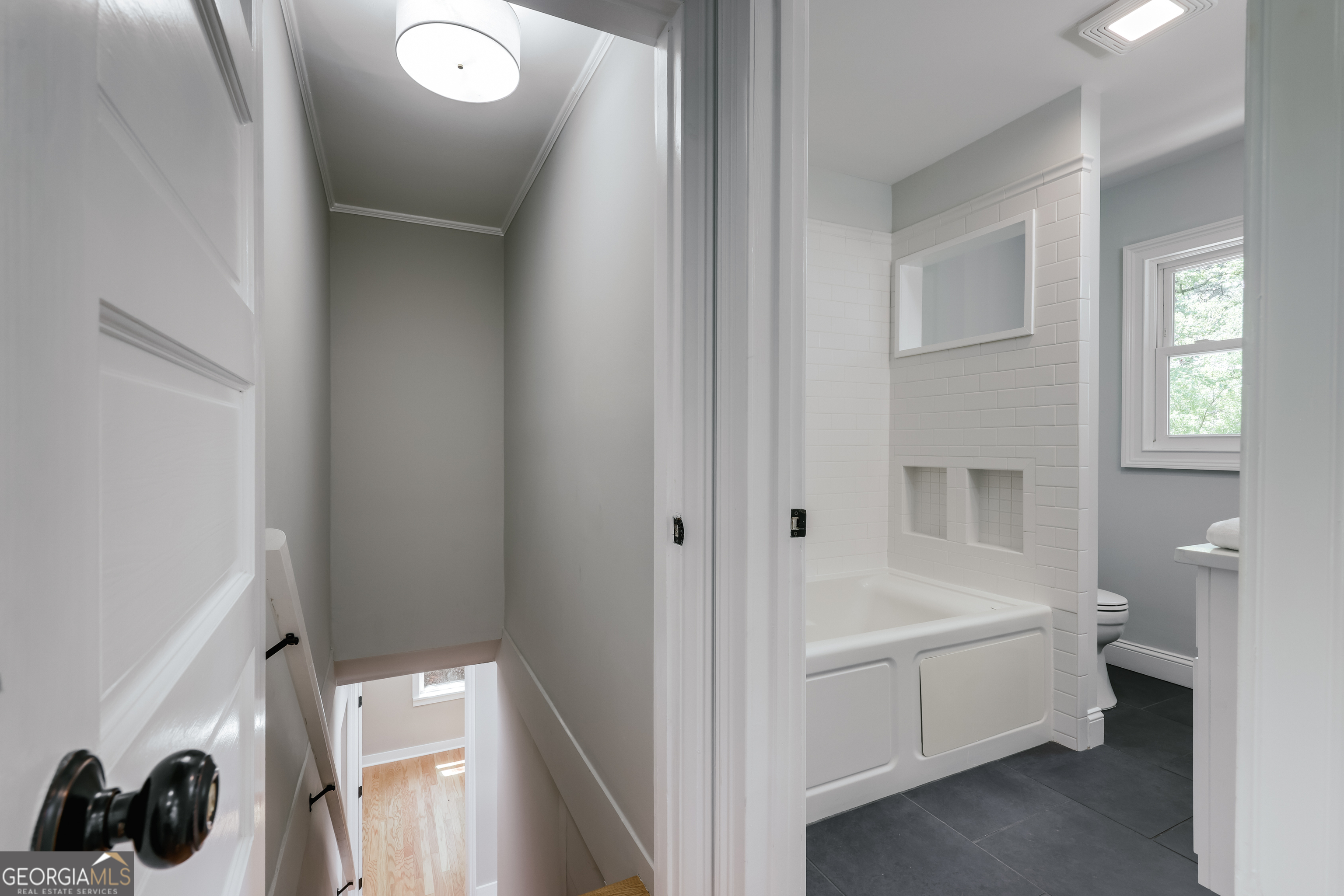 290 Fortson Drive Athens, GA 30606 - Photo 33 of 61 a bathroom with a bathtub and a toilet