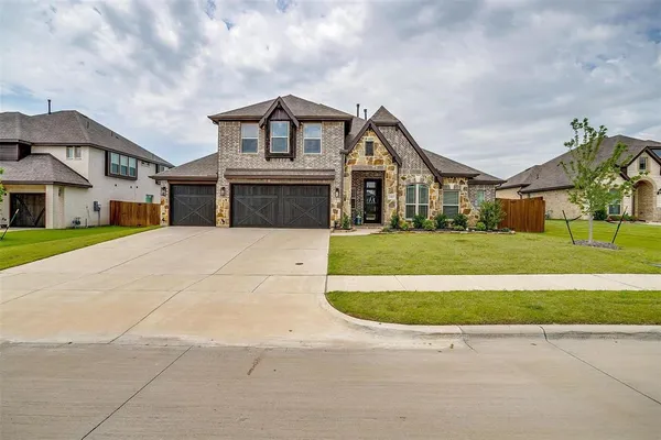 $539,500 | 2005 Flora Lane, DeSoto, TX 75115