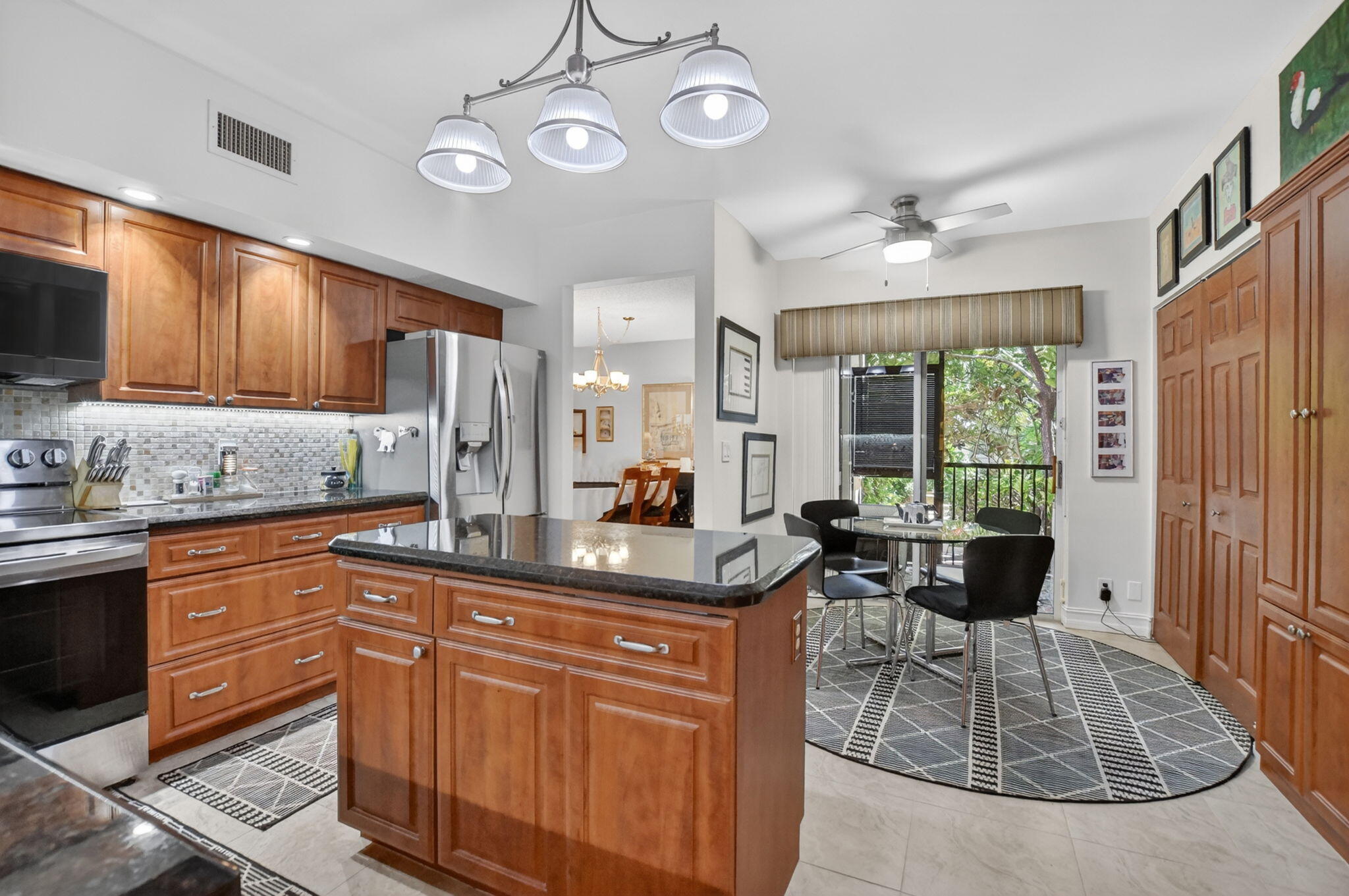 7590 Elm Ridge Drive Boca Raton, FL 33433 - Photo 16 of 46 Kitchen and breakfast area
