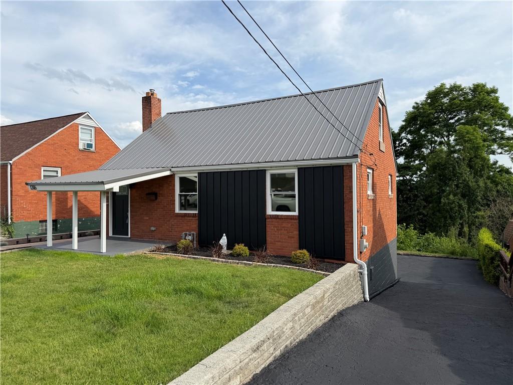 1316 Barkley Road McKeesport, PA 15133 - Photo 4 of 31