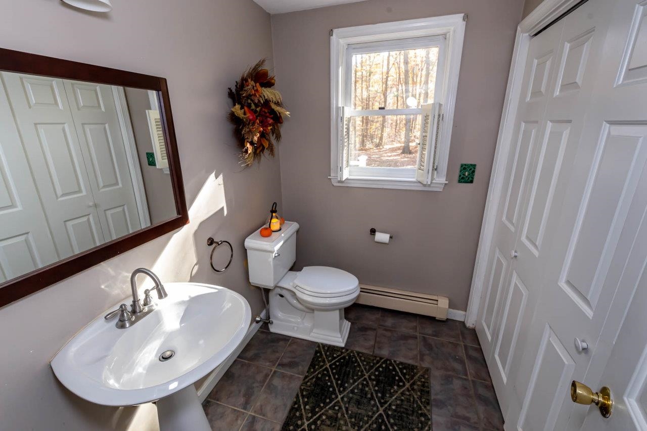 6 Diamond Drive Derry, NH 03038 - Photo 16 of 38