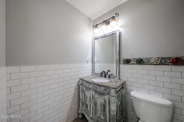 a view of an empty room with a ceiling fan