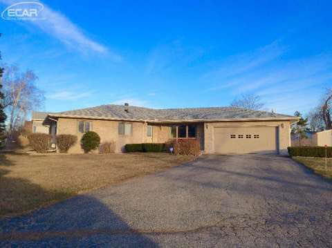 13467 Torrey Road Fenton, MI 48430 - Photo 1 of 17 20431887.JPG