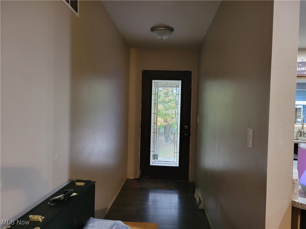 90361 Kilgore Ridge Road Scio, OH 43988 - Photo 10 of 34 Foyer with laminate flooring
