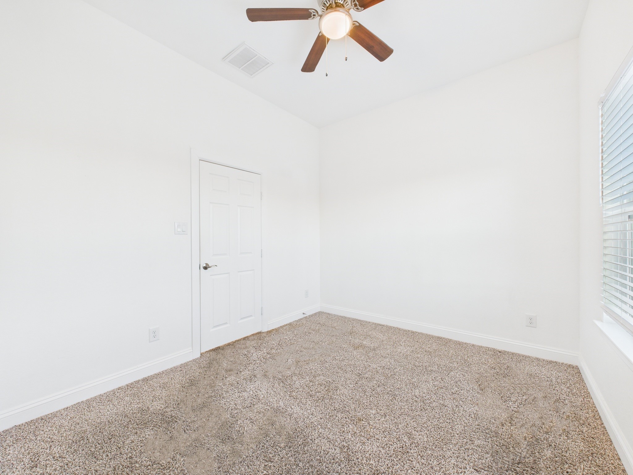 4619 Stassen Street, Unit B Houston, TX 77051 - Photo 22 of 29 a view of a room