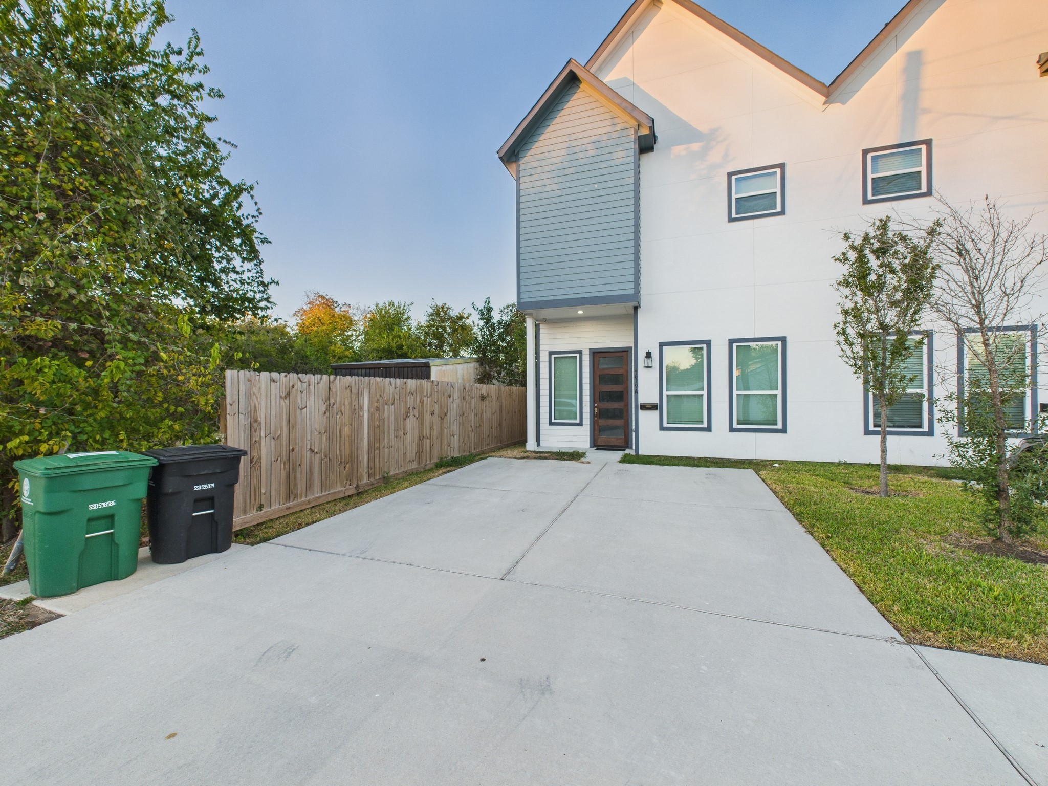 4619 Stassen Street, Unit B Houston, TX 77051 - Photo 27 of 29 front view of a house with a yard