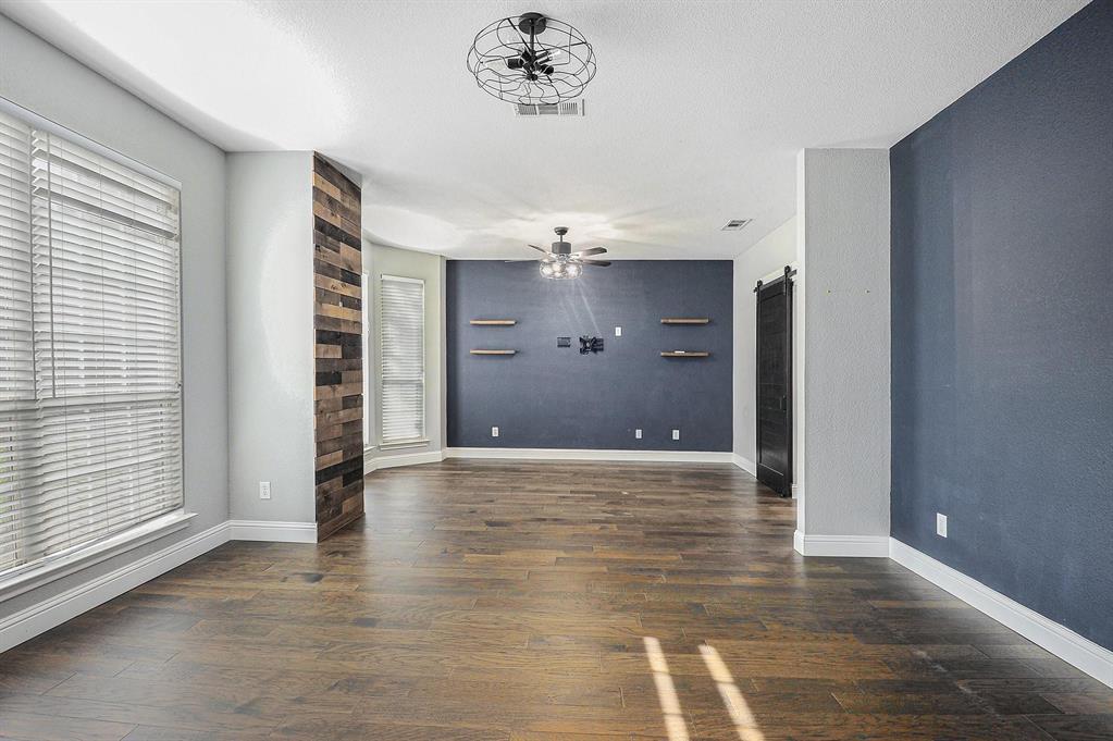 848 Huebner Way Burleson, TX 76028 - Photo 4 of 26