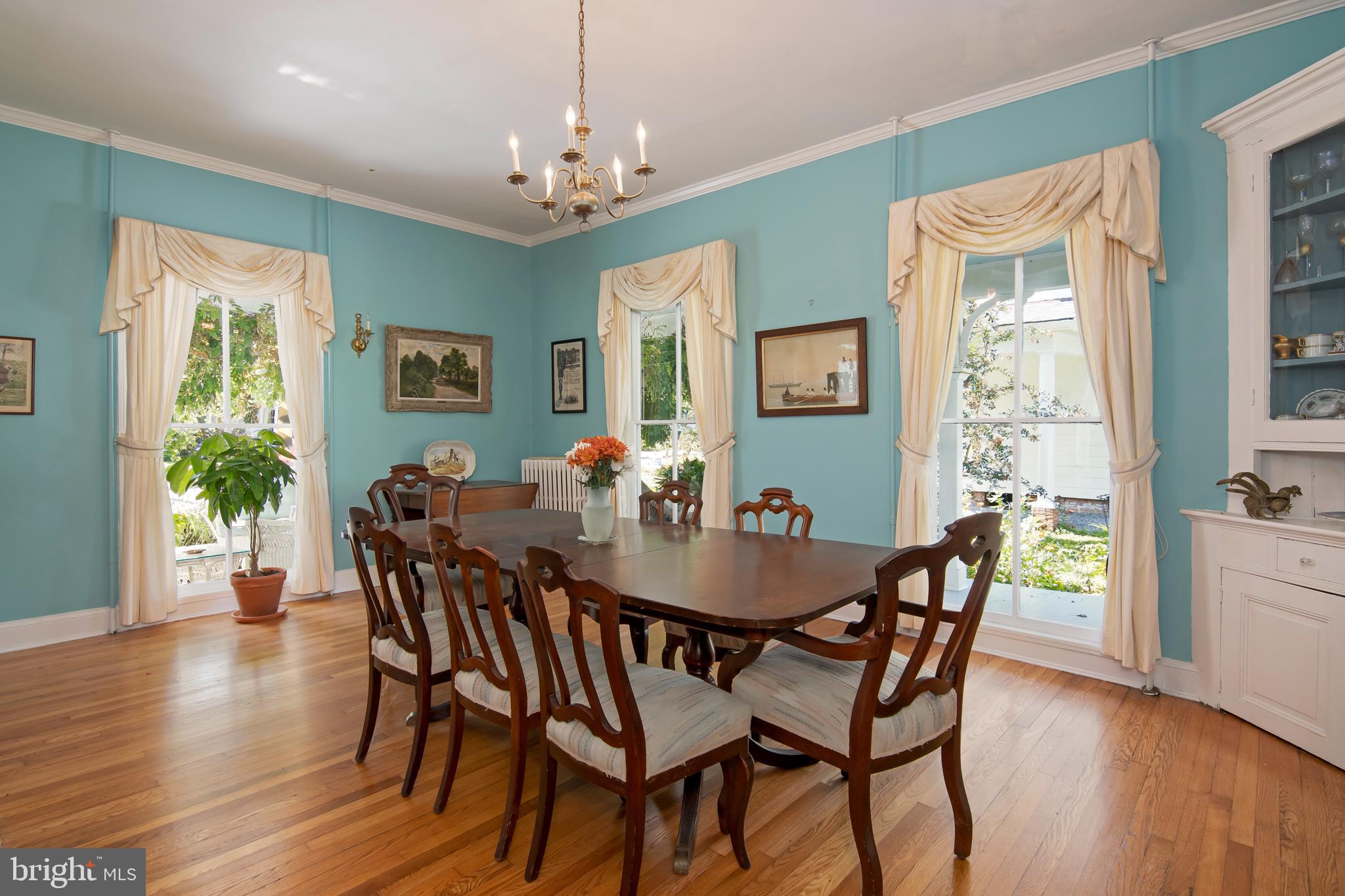 113 High Street Cambridge, MD 21613 - Photo 14 of 56 Bright Sunny Gracious Dining Room