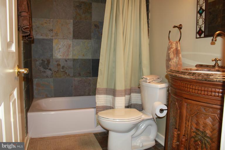 7682 Pine Knob Road Pasadena, MD 21122 - Photo 1 of 22 Bath