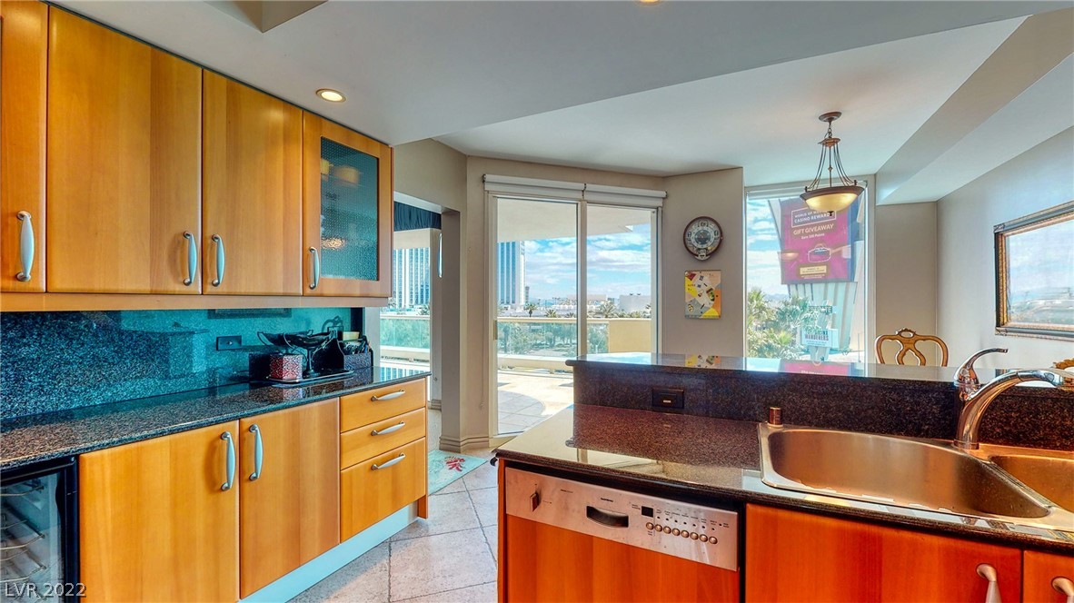 2857 Paradise Road, Unit 403 Las Vegas, NV 89109 - Photo 11 of 32