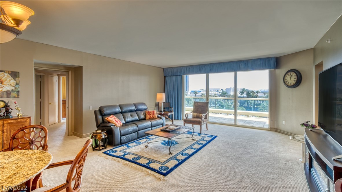 2857 Paradise Road, Unit 403 Las Vegas, NV 89109 - Photo 4 of 32