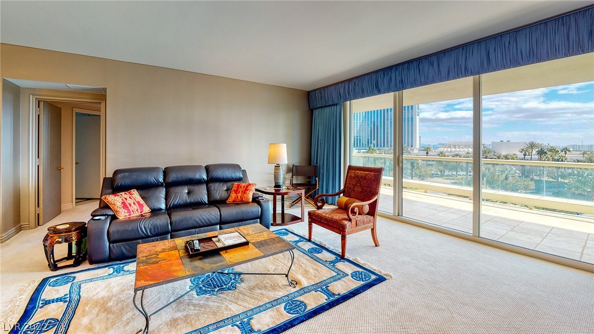 2857 Paradise Road, Unit 403 Las Vegas, NV 89109 - Photo 7 of 32
