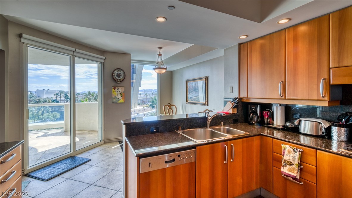 2857 Paradise Road, Unit 403 Las Vegas, NV 89109 - Photo 9 of 32