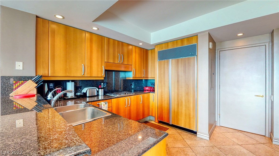 2857 Paradise Road, Unit 403 Las Vegas, NV 89109 - Photo 10 of 32