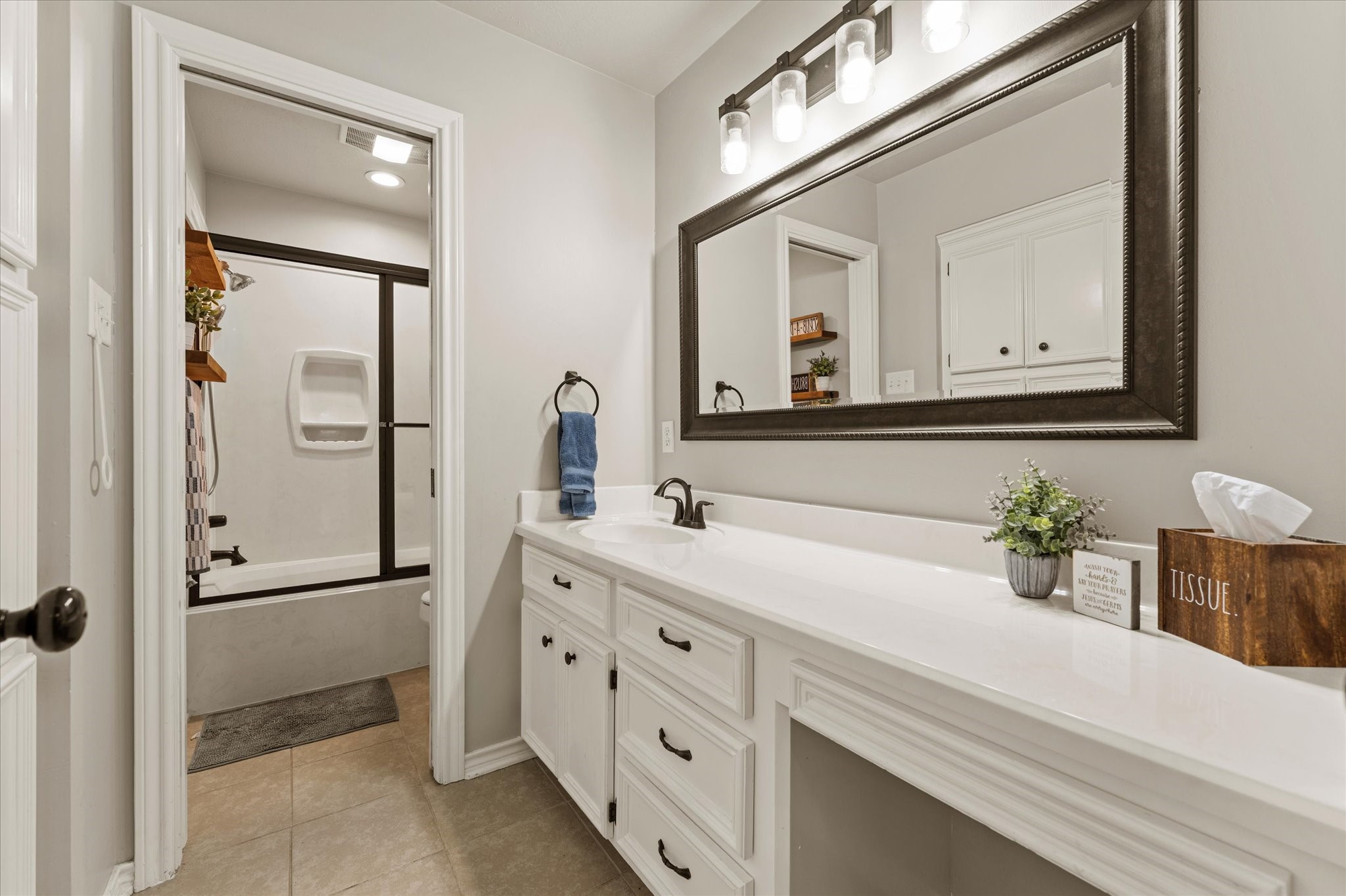 2525 Peach Creek Road College Station, TX 77845 - Photo 18 of 41 Second full bath with tub/shower combo