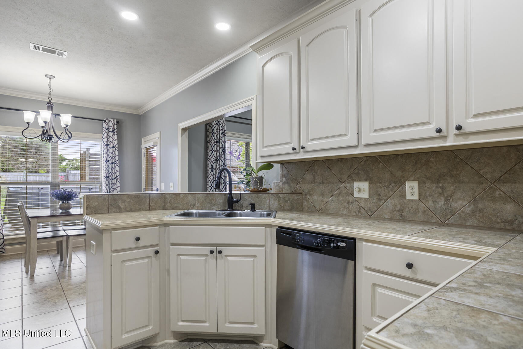 118 Rockbridge Circle Clinton, MS 39056 - Photo 7 of 27 118 Rockbridge Circle-24