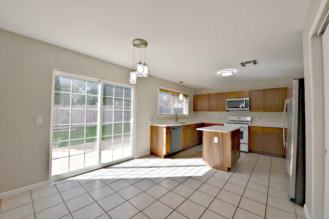 $2,250 | 3627 Windhill Loop, Round Rock, TX 78681