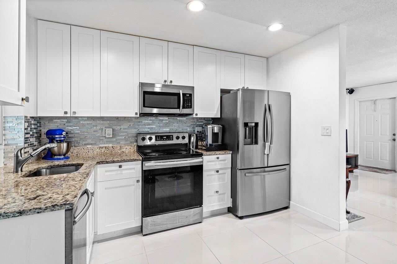 6809 Northwest 75th Street Tamarac, FL 33321 - Photo 11 of 22 Kitchen