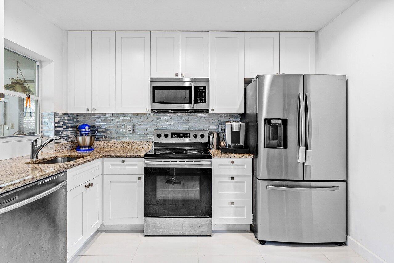 6809 Northwest 75th Street Tamarac, FL 33321 - Photo 13 of 22 Kitchen