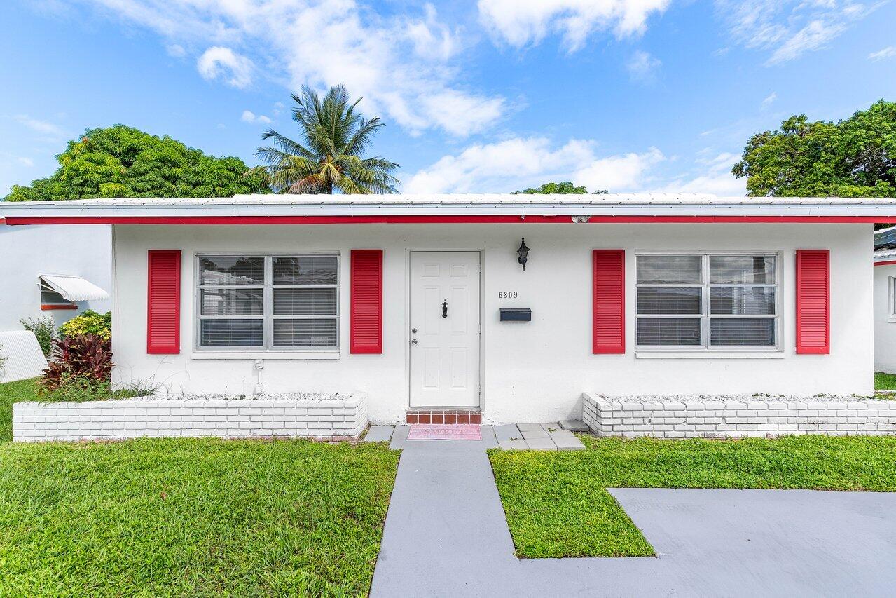 6809 Northwest 75th Street Tamarac, FL 33321 - Photo 4 of 22 Front of Home