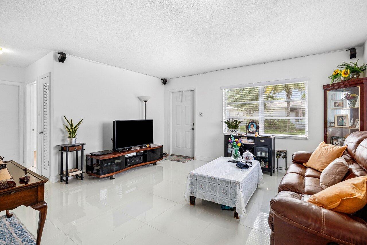 6809 Northwest 75th Street Tamarac, FL 33321 - Photo 5 of 22 Living Room