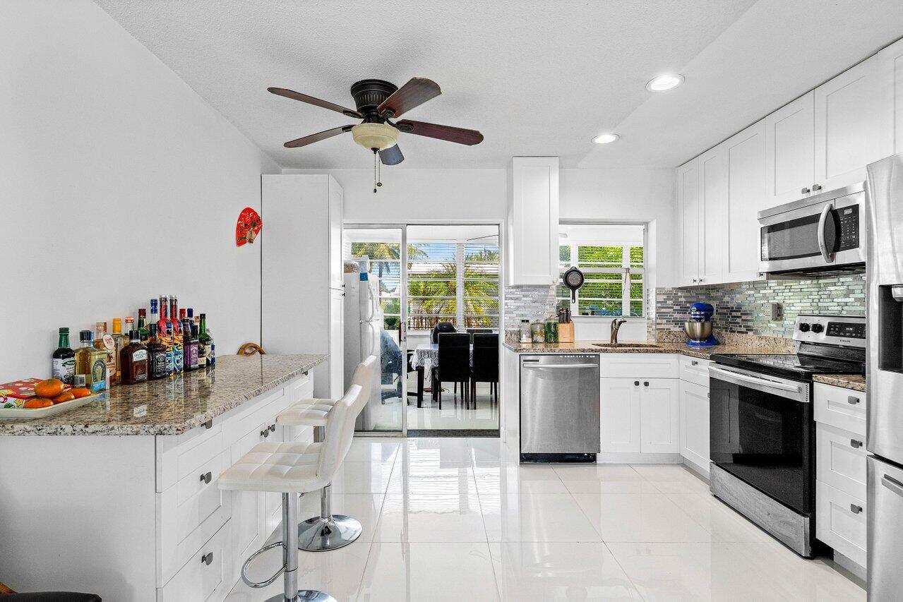 6809 Northwest 75th Street Tamarac, FL 33321 - Photo 9 of 22 Kitchen