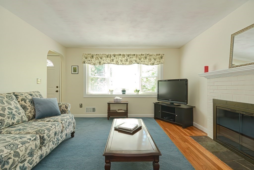 19 Spruce Street Holliston, MA 01746 - Photo 13 of 30