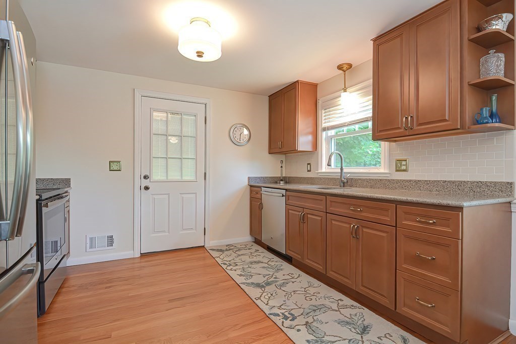 19 Spruce Street Holliston, MA 01746 - Photo 5 of 30