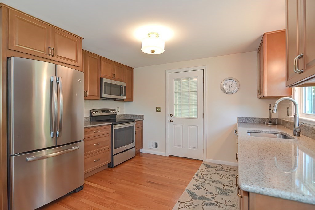 19 Spruce Street Holliston, MA 01746 - Photo 6 of 30