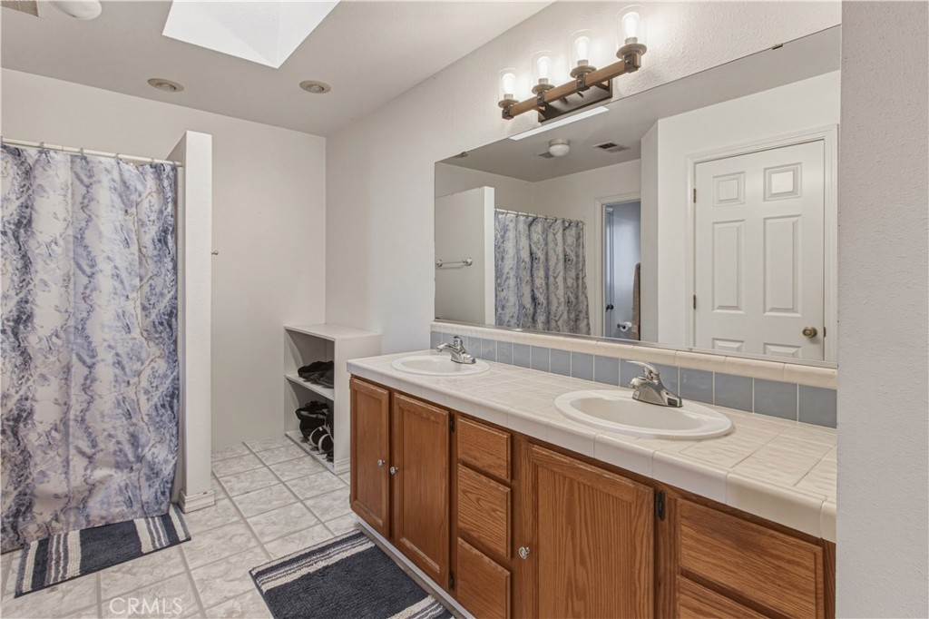 2761 Lexington Avenue Merced, CA 95340 - Photo 16 of 22 Skylight