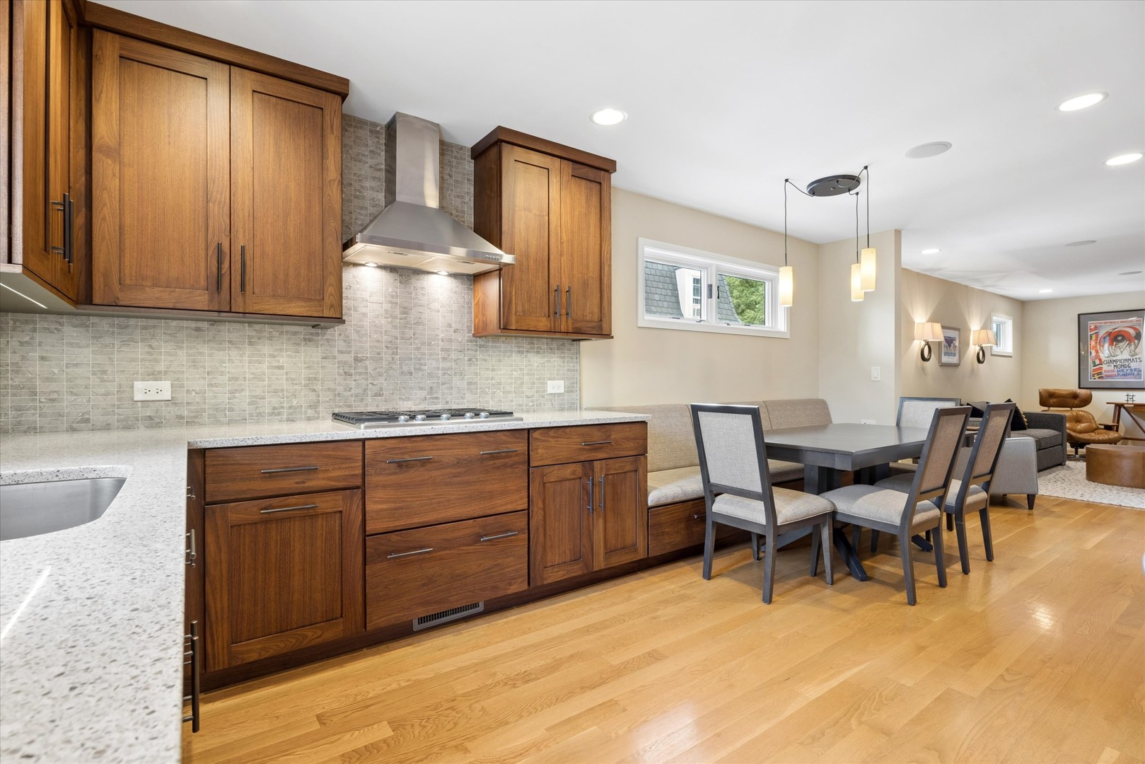 687 Spring Road Elmhurst, IL 60126 - Photo 9 of 31