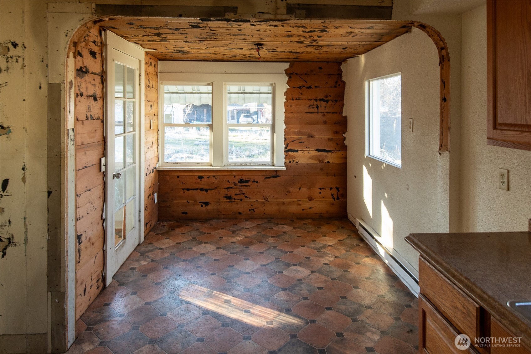 722 Jackson Street Omak, WA 98841 - Photo 5 of 11 a view of an empty room and a window