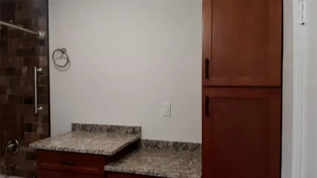 a view of entryway with window