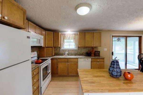 6 Old Howarth Road Oxford, MA 01540 - Photo 2 of 28 Gallery Image 2
