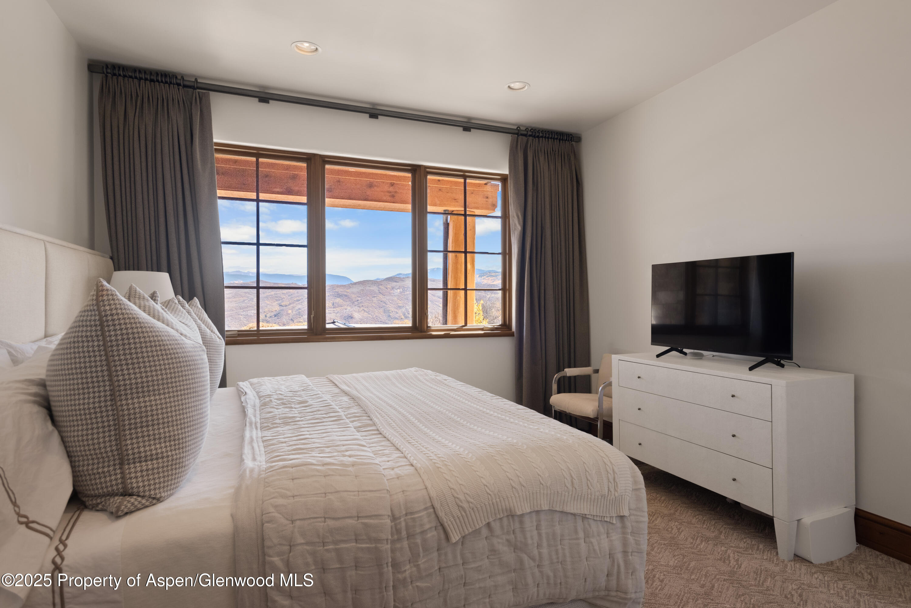 800 Oak Ridge Road Snowmass Village, CO 81615 - Photo 35 of 47 Guest Suite