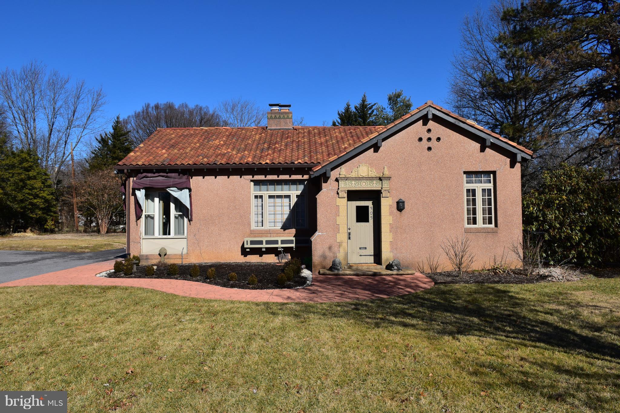 a view of a house with backyard and sitting area