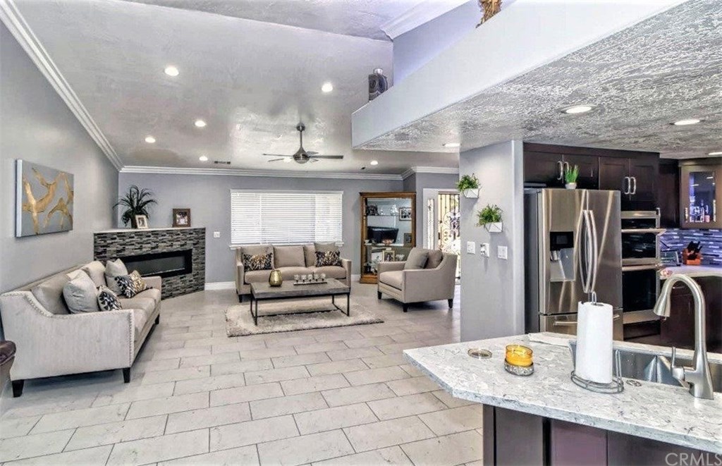 9366 9th Avenue Hesperia, CA 92345 - Photo 6 of 39