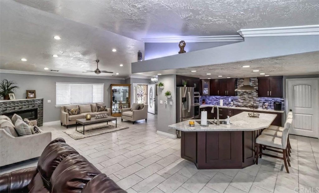 9366 9th Avenue Hesperia, CA 92345 - Photo 7 of 39