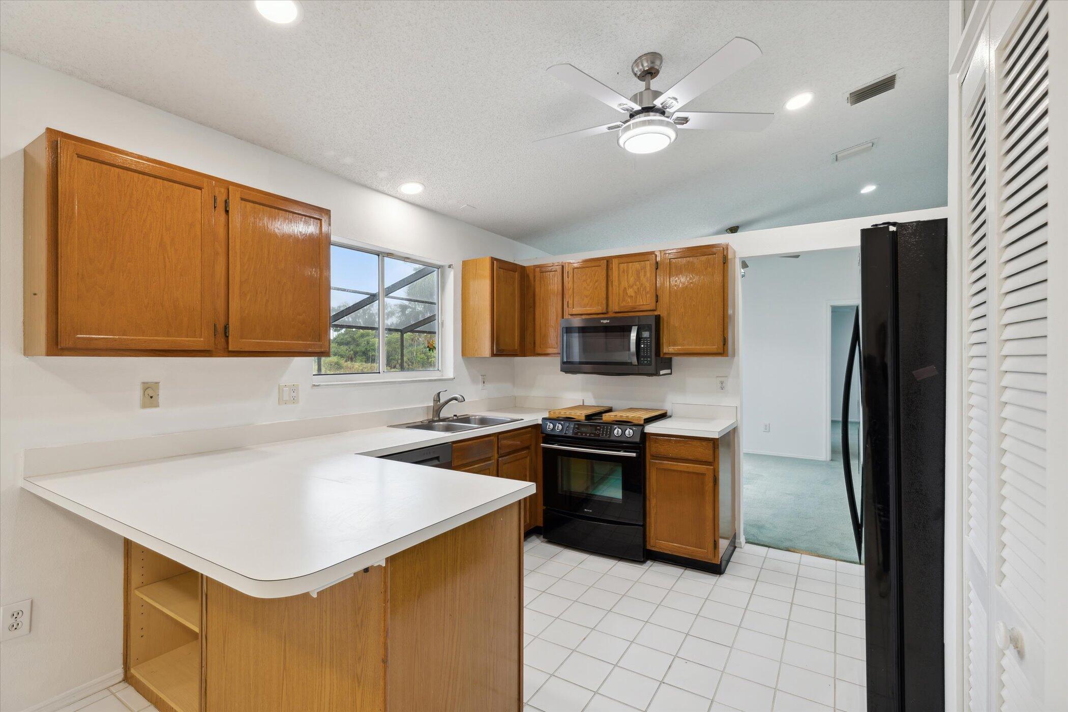 1270 Meadowbrook Road Northeast Palm Bay, FL 32905 - Photo 4 of 58 Kitchen