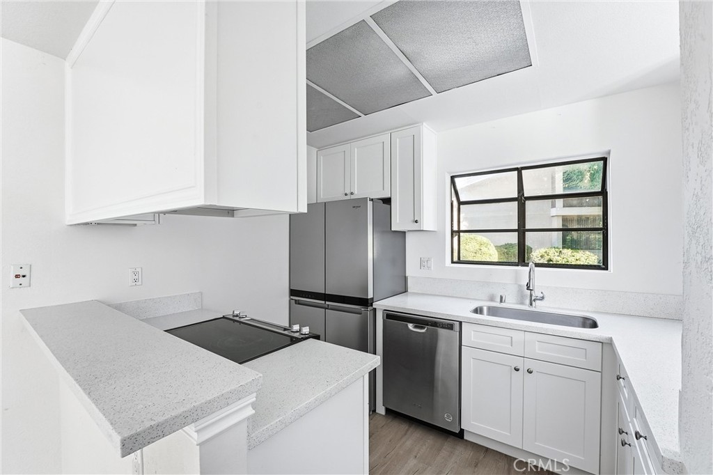 85 Lakepines Irvine, CA 92620 - Photo 12 of 42