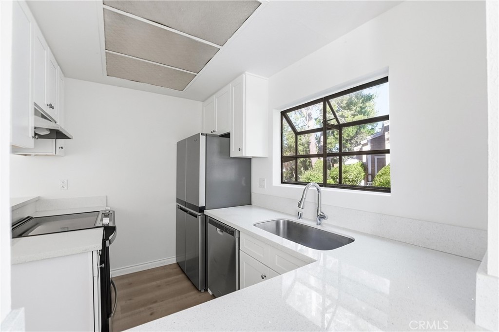 85 Lakepines Irvine, CA 92620 - Photo 13 of 42