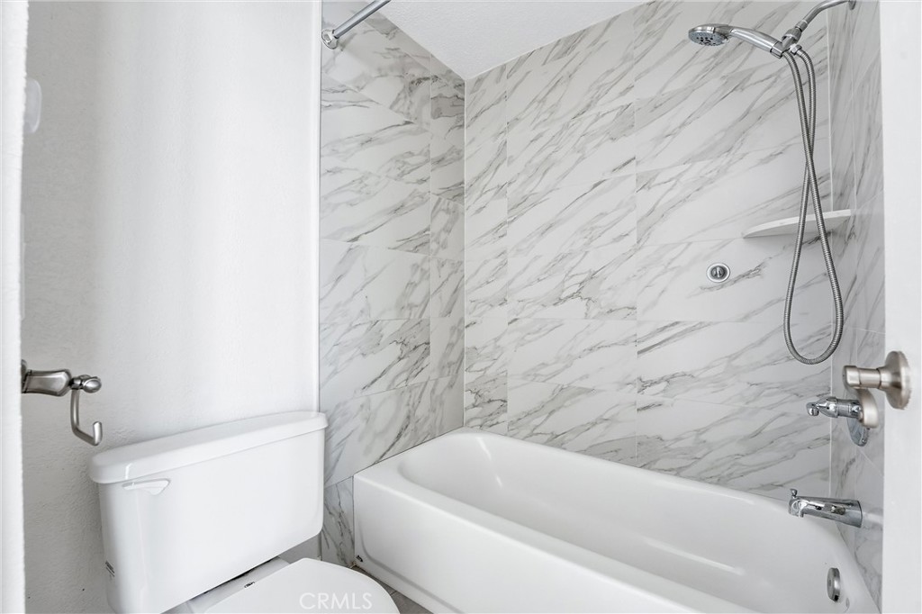 85 Lakepines Irvine, CA 92620 - Photo 4 of 42