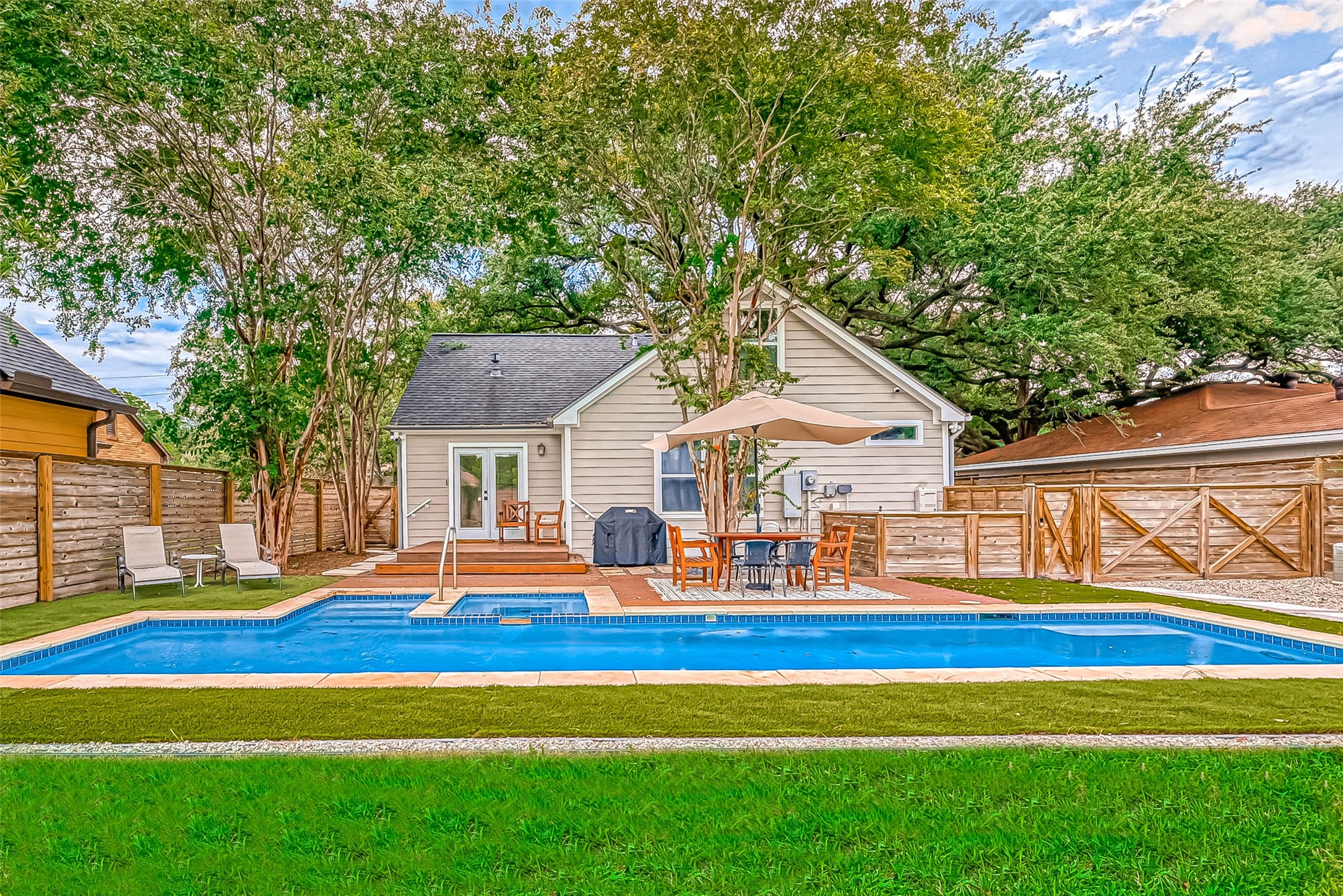 412 Sue Street Houston, TX 77009 - Photo 17 of 19 Picture of back yard looking toward house and pool.