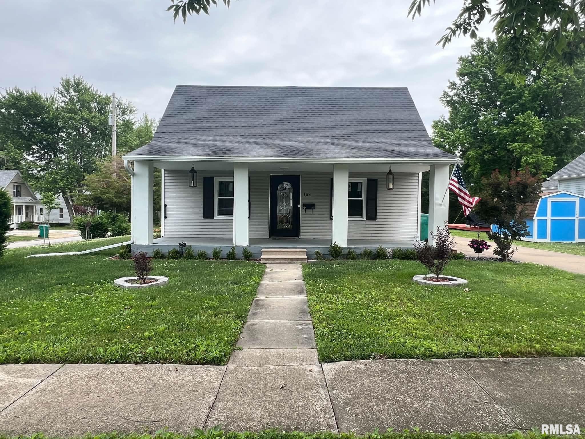 304 East Summit Street Macomb, IL 61455 - Photo 1 of 23